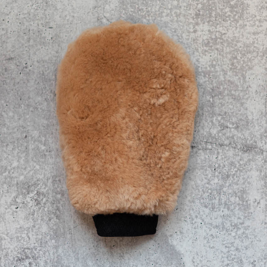 Detailed Image Sheepskin Natural Wash Mitt without Thumb